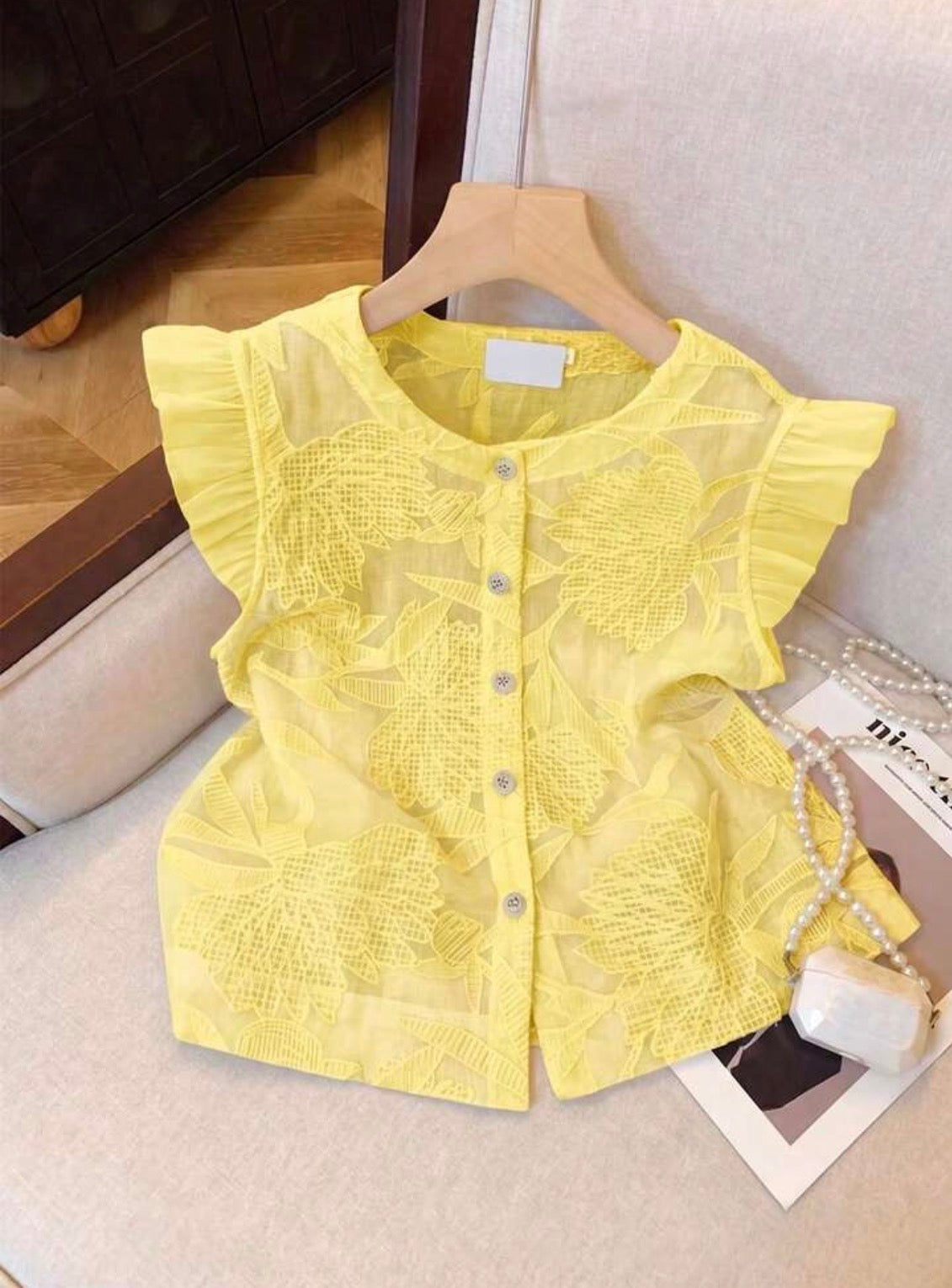 Embroidered Floral Top – Pre-Owned, Unworn